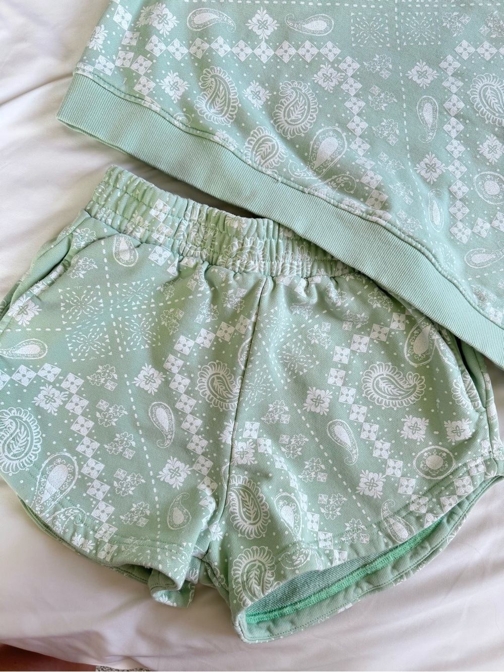 Maddy Jae Aloe Bandana Sweatshirt and Shorts Set Green Size Small S - Picture 3 of 7
